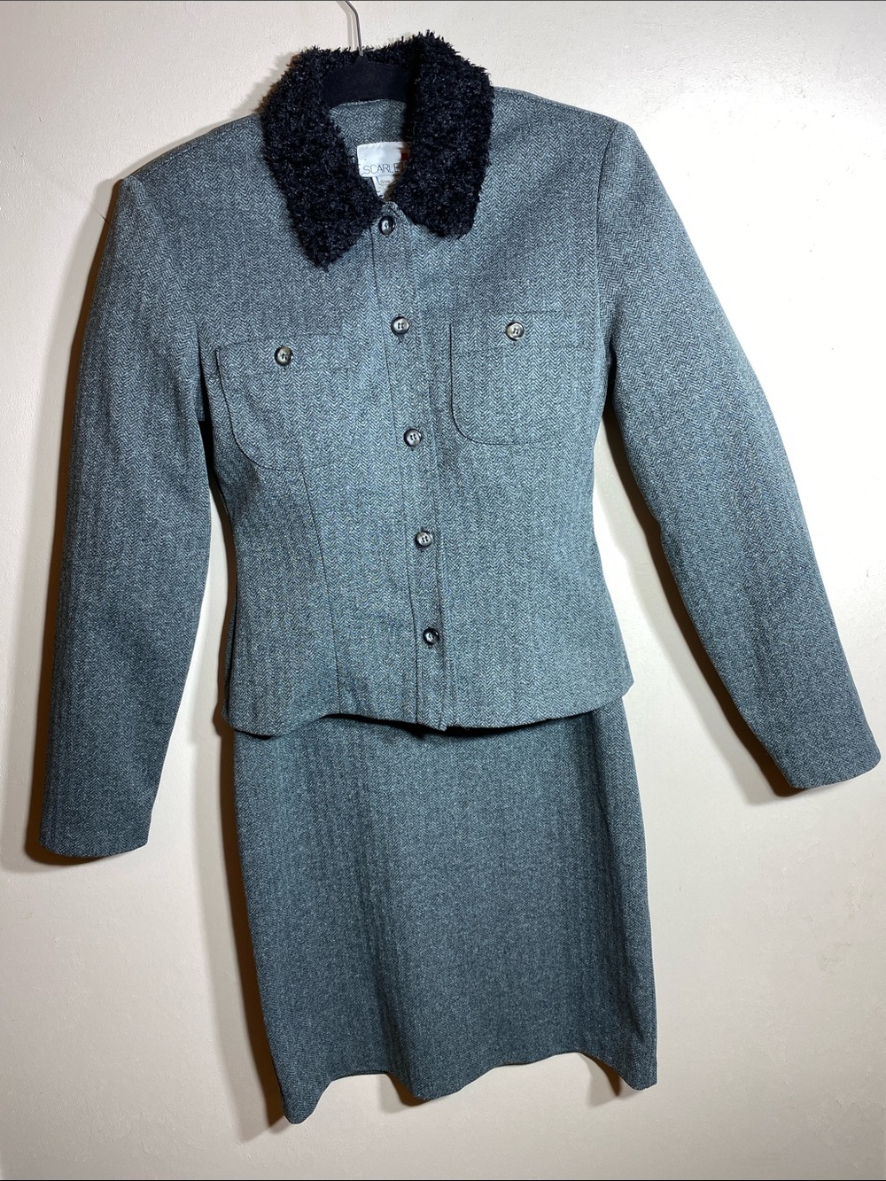 Vintage Scarlett Grey Herringbone Tweed 2-Piece Skirt Suit Black Faux Fur Collar